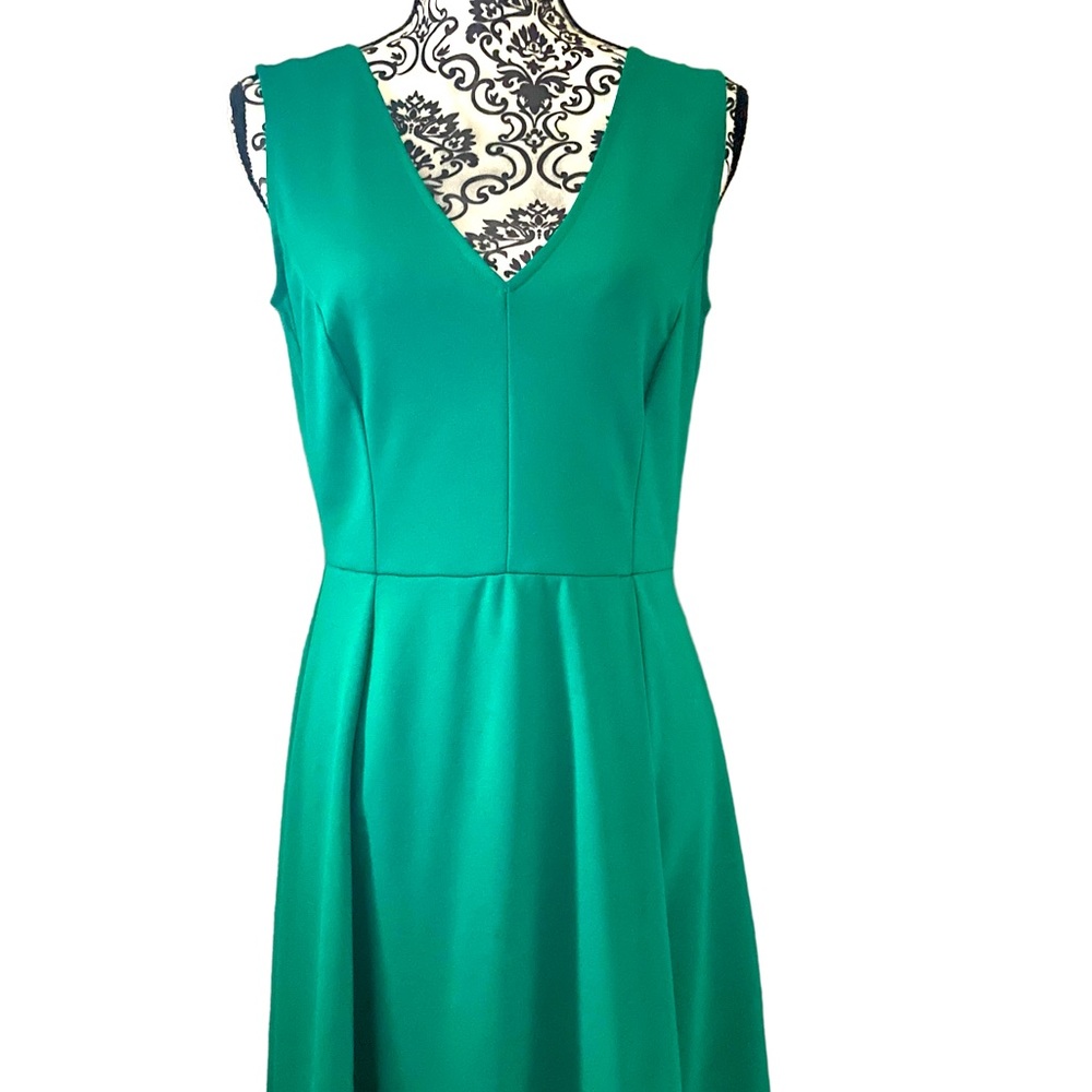 H&M Green V-Neck Classic A-Line Fit and Flare Skater Dress Women's Size M